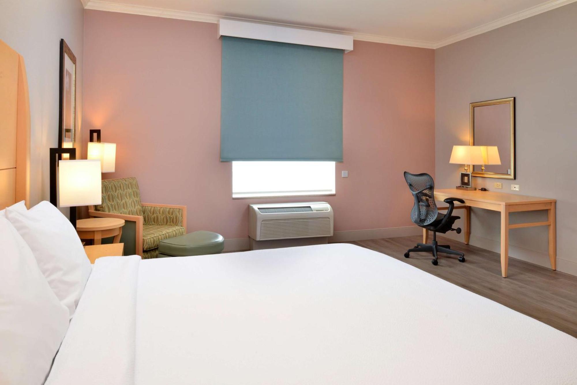 Hilton Garden Hotel 3*