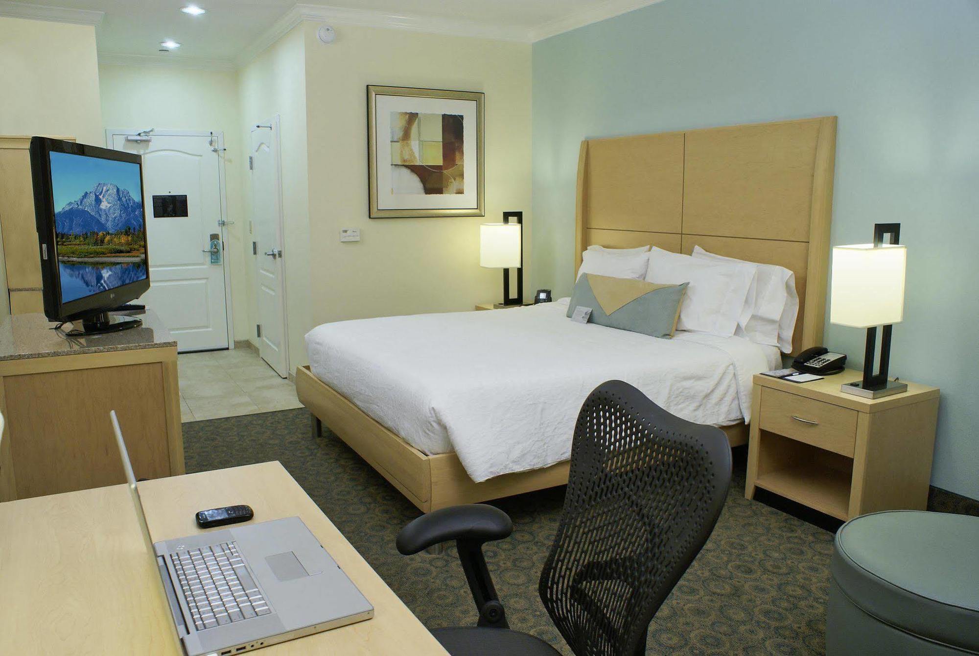 Hilton Garden 3*